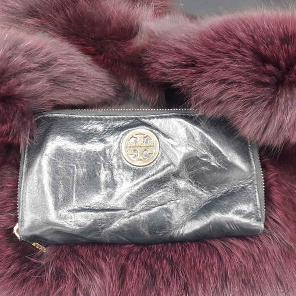 Tory Burch - Zip Wallet - Black - Fair Condition - Picture 2 of 5